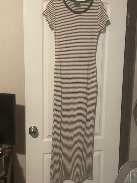 Olivia Rae Dresses & Skirts - Olivia Rae Striped Maxi Dress NWOT